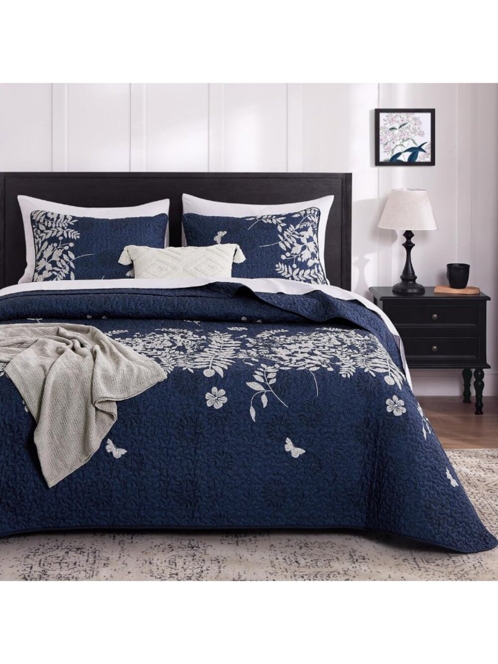 Floral Navy Blue Quilt Set for Queen/Full Beds - Cozy Bedding Essential